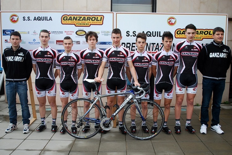 Gli juniores dell'Aquila Ganzaroli al via della Coppa Mugnaioni